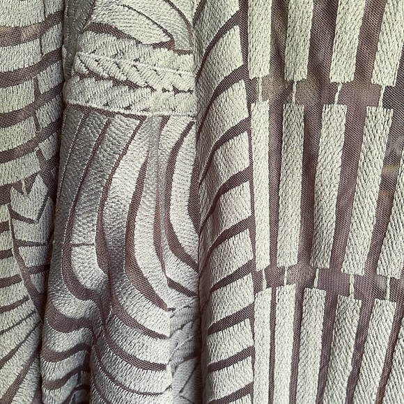 Jen's Pirate Booty Cypress Art Deco Lace Kimono - Picture 15 of 16